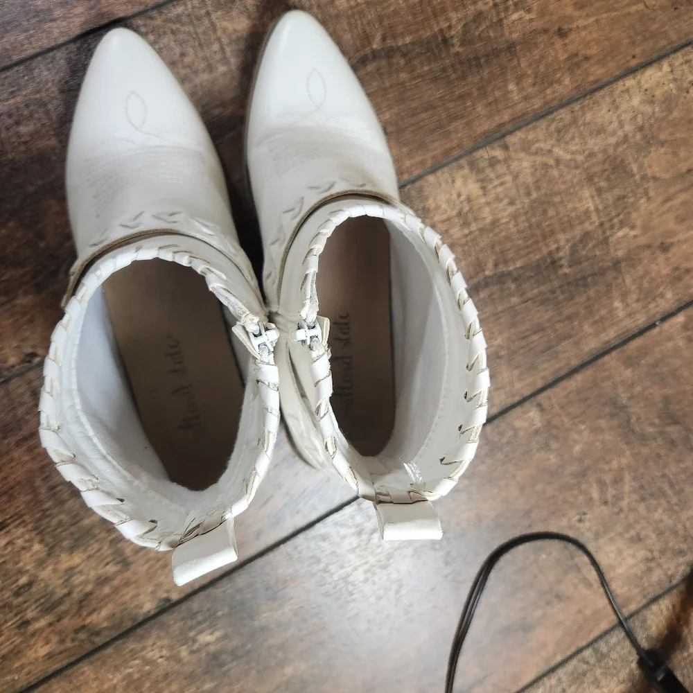 Altar’d State Size 7.5 White Vegan Leather Rodeo Cowboy Western Ankle Boots